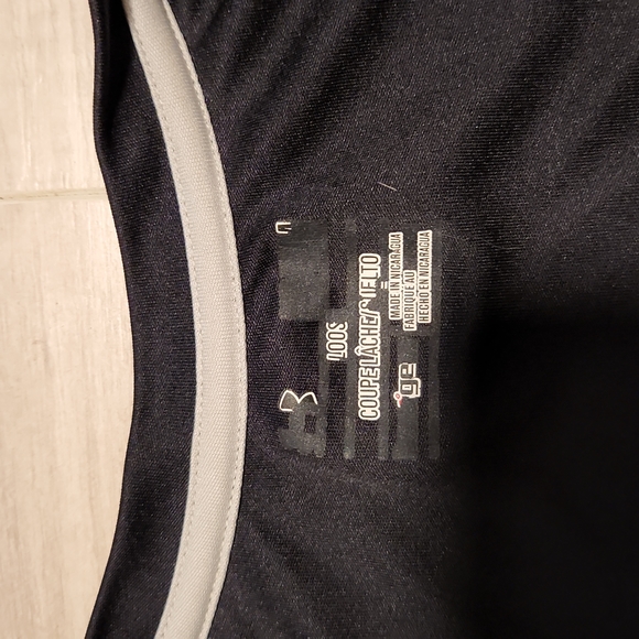 Under Armour dri fit shirt - Picture 3 of 4